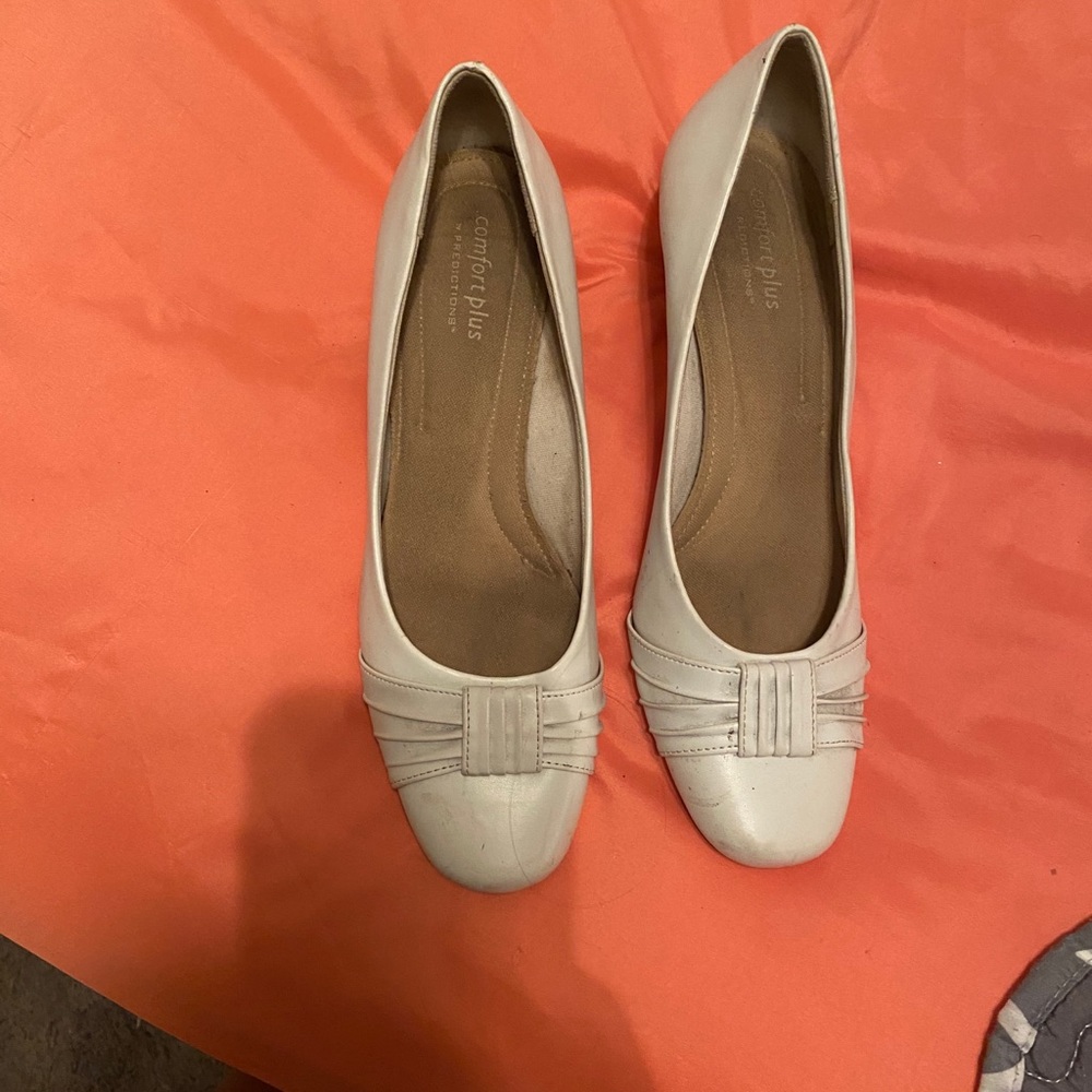 Comfort plus white chunky heel